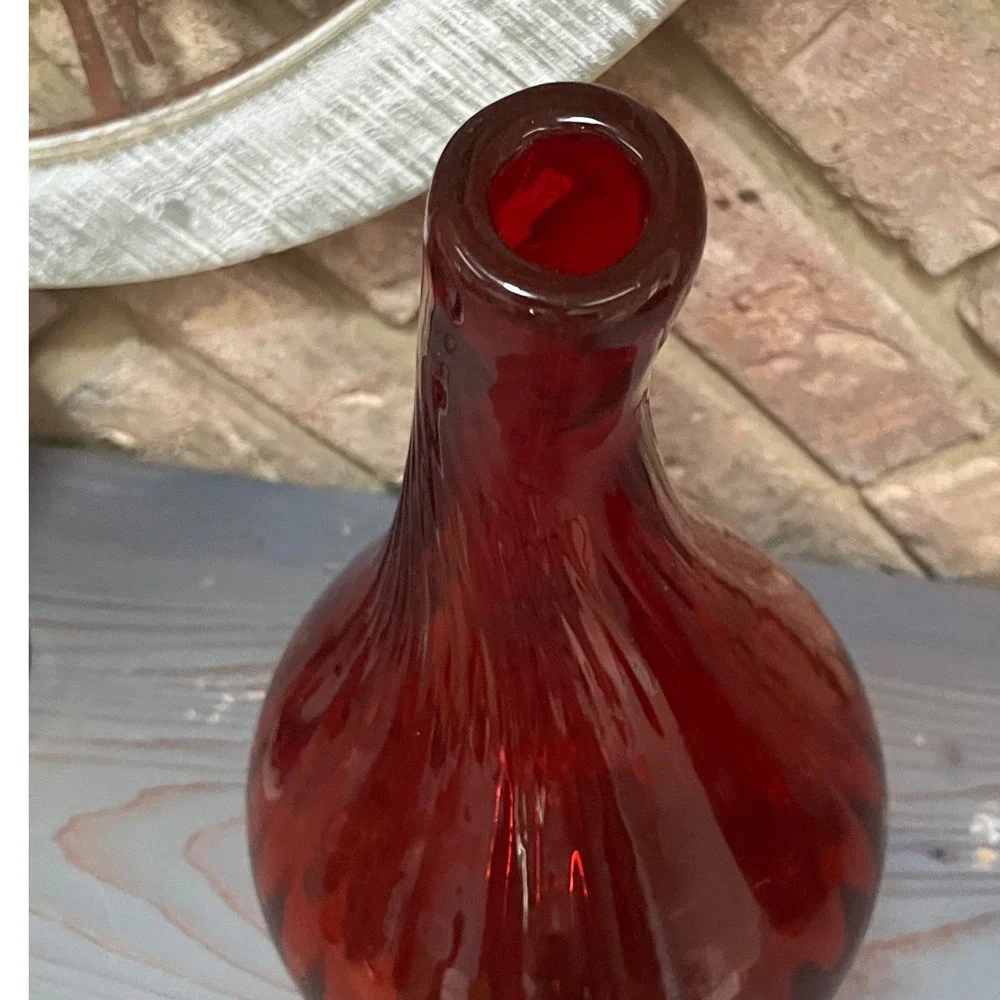 Vintage Red Hand Blown Vase Curved Neck Bulb shaped base . 11